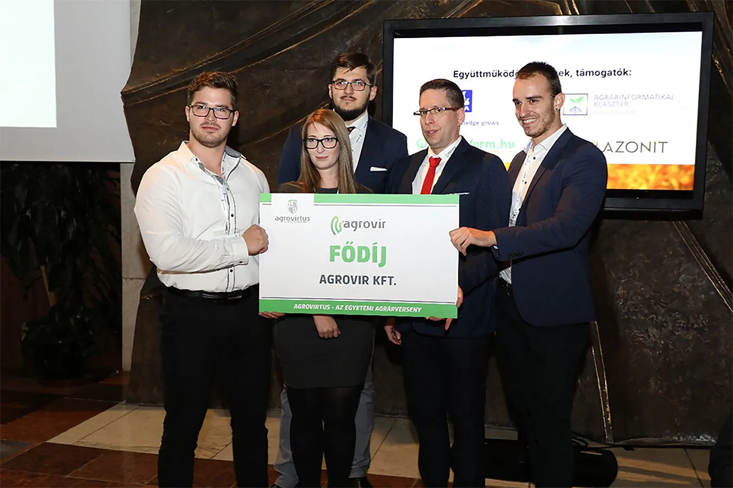 Az AgroVIR Kft. fődíjának átadása az Agrovirtus egyetemi agrárverseny döntőjén